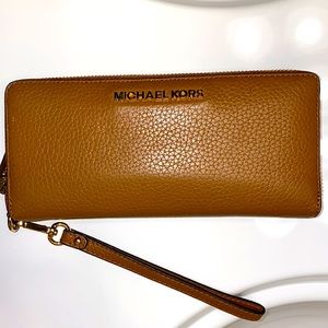 Michael Kors wristlet